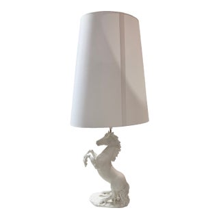 Contemporary Villari White "Rampart" Table Lamp With Shade For Sale