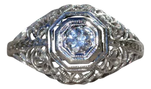 The Avenida: Ladies Antique Engagement Ring in 14K Gold set with 0.15 CT Diamond