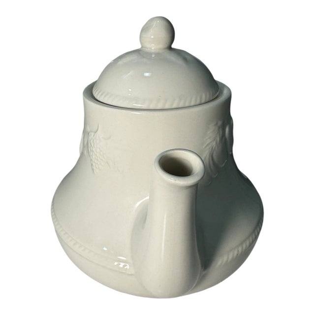 Mid-20th-Century English Pottery Teapot With Embossed Grape Motif For Sale In Philadelphia - Image 6 of 16