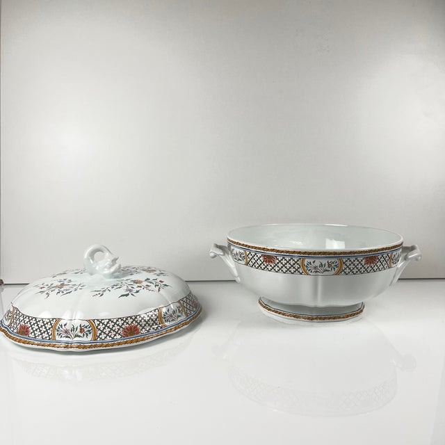 Round Rouen Sainfoin Model Soup Tureen from Gien, 1990 For Sale - Image 3 of 17