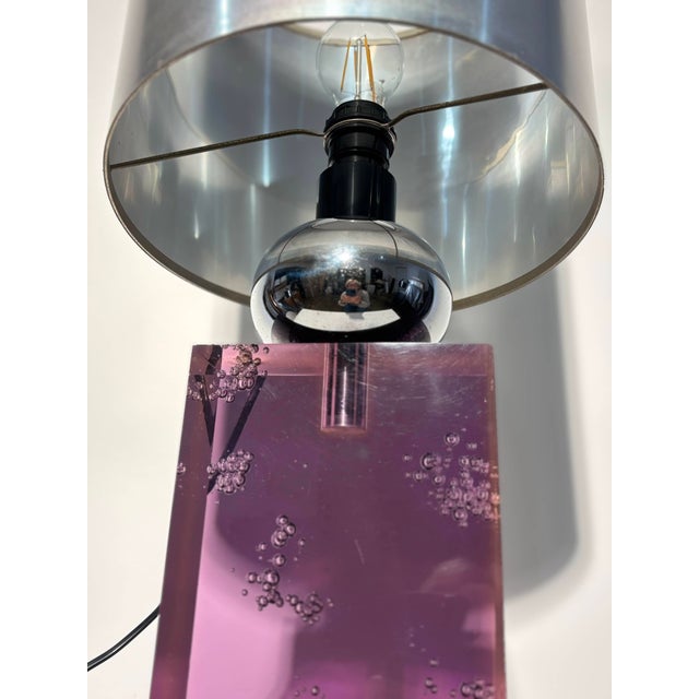 Metal Amethyst Colored Acrylic and Chrome Table Lamp, Italy, 1970 For Sale - Image 7 of 18