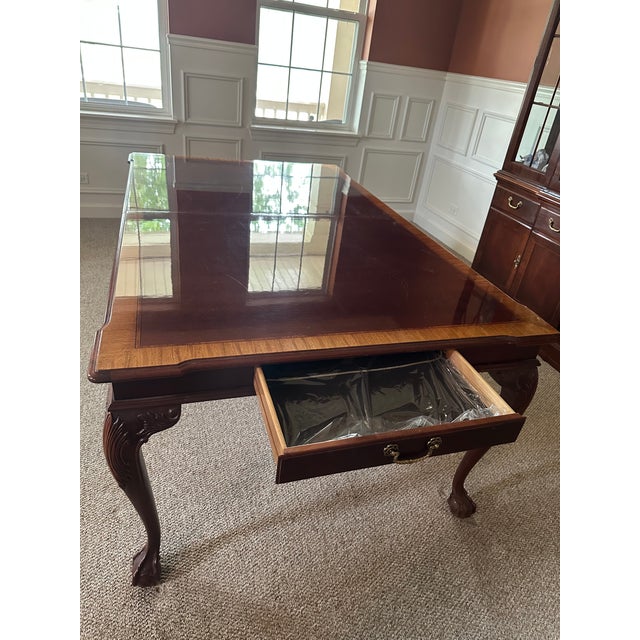 2000 - 2009 Ethan Allen Mahogany Dining Room Table and Chairs For Sale - Image 5 of 17