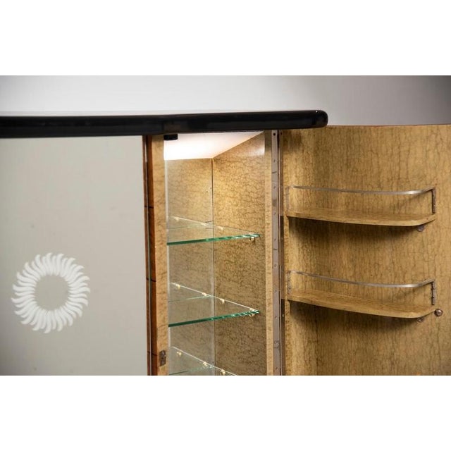 1940s Art Deco Italian Bar Cabinet in Walnut and Burl, 1940 For Sale - Image 5 of 17