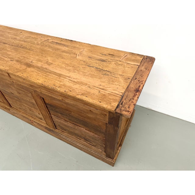 Large Vintage Pine Trade Counter, 1920 For Sale - Image 13 of 18