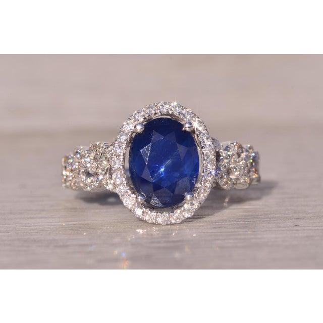 The Credenza: Natural Sapphire and Diamond Ring in White Gold For Sale - Image 4 of 11