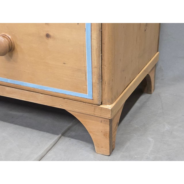 Antique English Edwardian Natural Pine Chest of Drawers With Blue French Line For Sale - Image 11 of 14