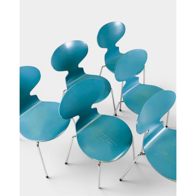 Set of 6 “The Ant” Chairs (Model 3101) Designer: Arne Jacobsen Manufacturer: Fritz Hansen Model: 3101 Country of origin:...