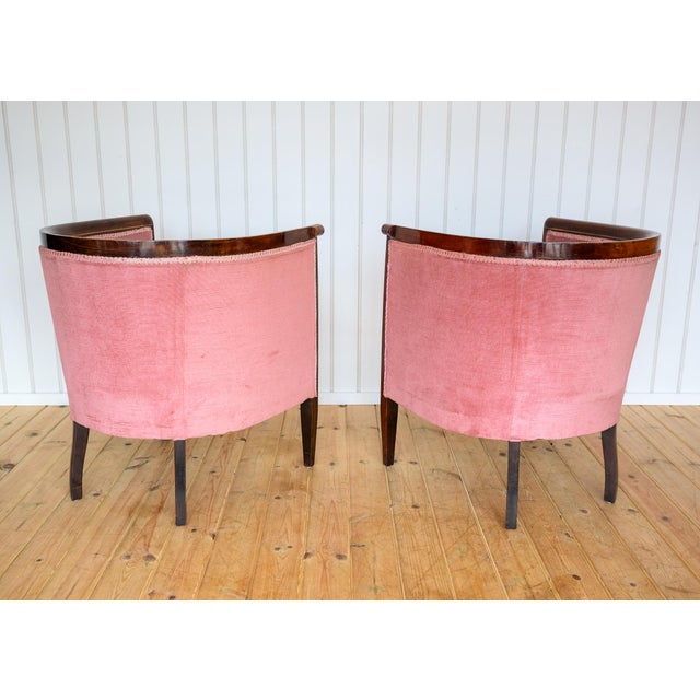Antique Art Nouveau Edwardian Barrel Back Tub Armchairs in Mahogany and Pink Upholstery, 1910, Set of 2 For Sale - Image 15 of 18