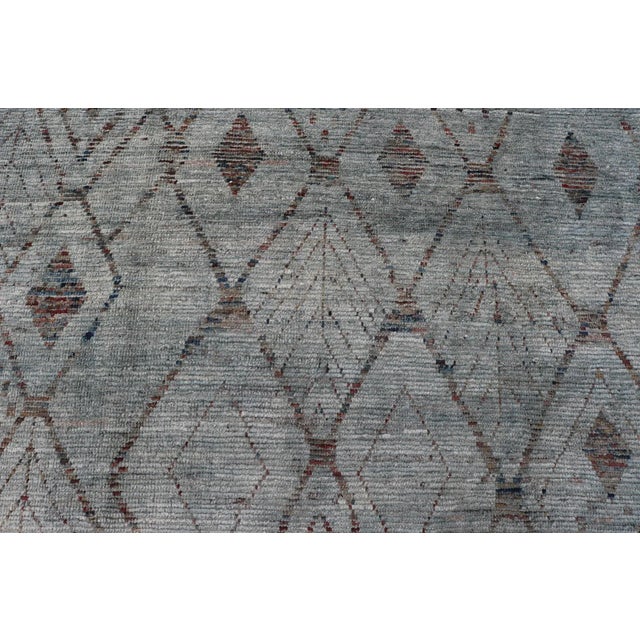 Early 21st Century Modern Design Rug by Keivan Woven Arts in Muted Green and Subdued Brown Design For Sale - Image 5 of 12