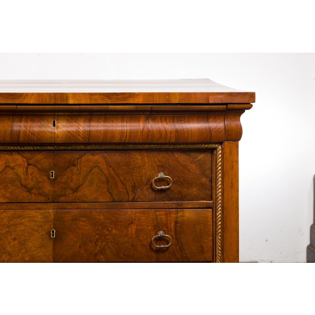 Pair of Italian 18th Century Walnut Four-Drawer Commodes with Bookmatched Veneer For Sale - Image 11 of 12