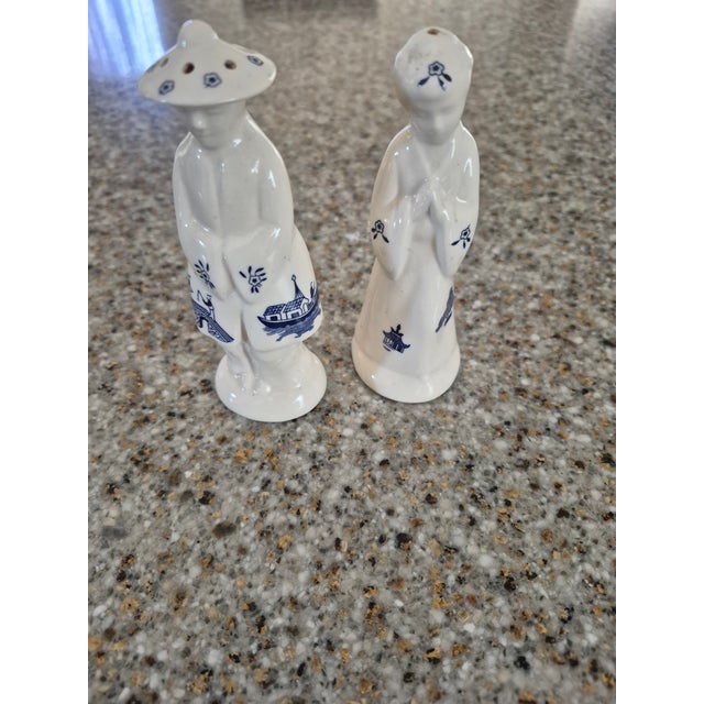 Late 20th Century Late 20th Century Churchill China Blue Willow Figural Shakers - a Pair For Sale - Image 5 of 7