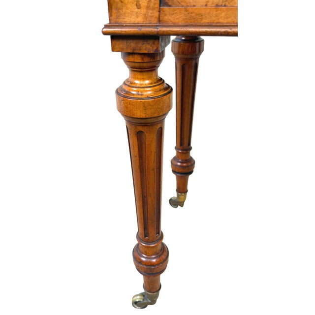 Walnut Pembroke Bedside Cupboard from Gillow, 1870 For Sale - Image 4 of 14