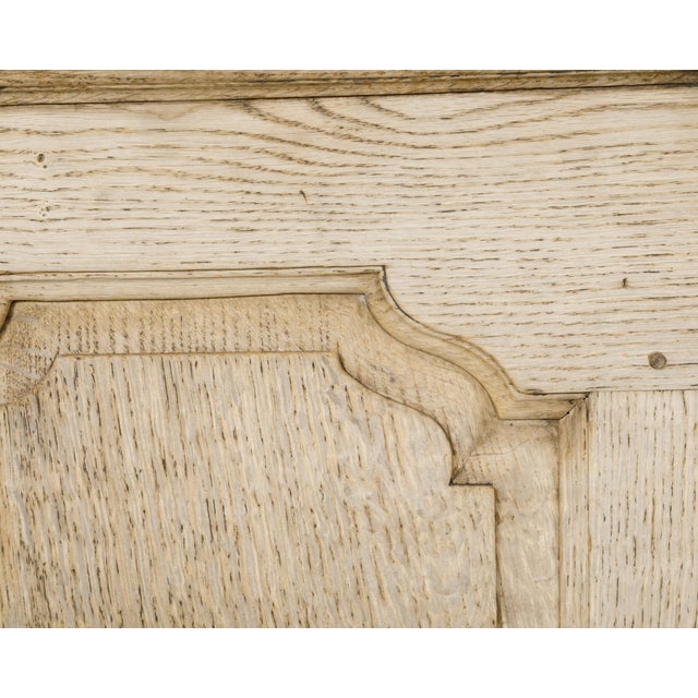 English 19th Century Oak Bench with Carved Back, Downswept Arms and Cushion For Sale - Image 4 of 12