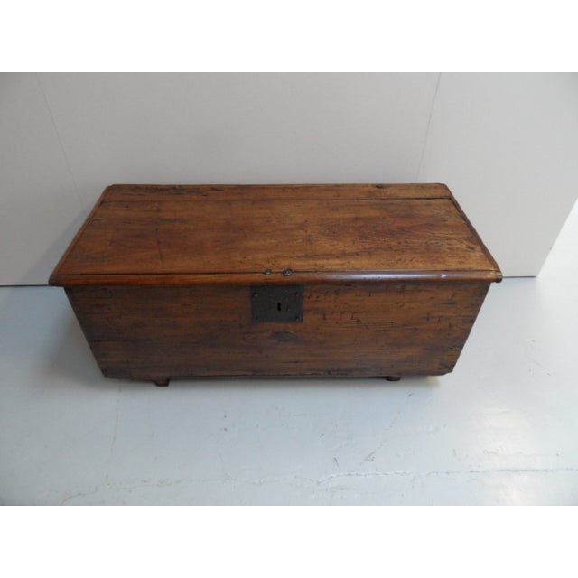 Antique Dutch Wood Chest, in Very Good conditions. Designed before 1890