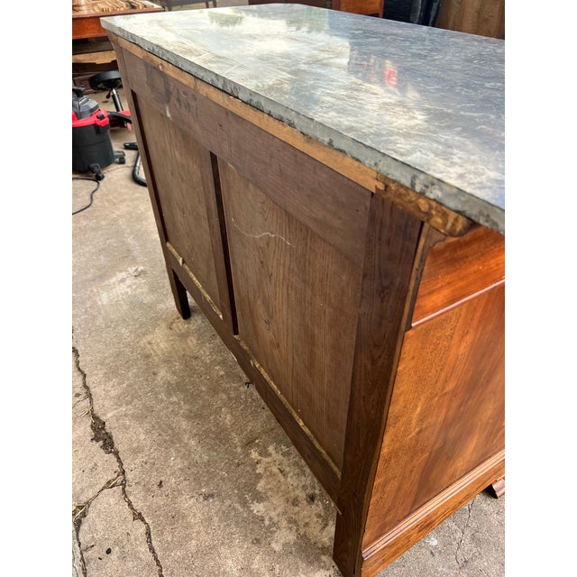 Louis Philippe French 19th Century Louis Philippe Burl Walnut Marble Top Commode For Sale - Image 4 of 12