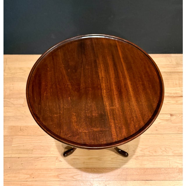 Henkel Harris Mid 20th Century Henkel Harris Virginia Galleries Mahogany Pedestal Side Table For Sale - Image 4 of 9