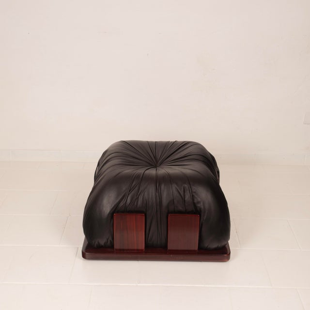 Dragone Pouf in Leather and Padouk by Luciano Frigerio for Frigerio Di Desio, 1970s For Sale - Image 9 of 18