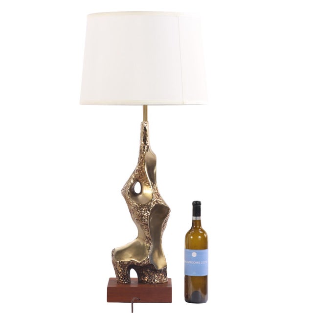 A Pair of Brutalist Sculpted Brass Table Lamps by Richard Barr C. 1970 For Sale In Philadelphia - Image 6 of 7