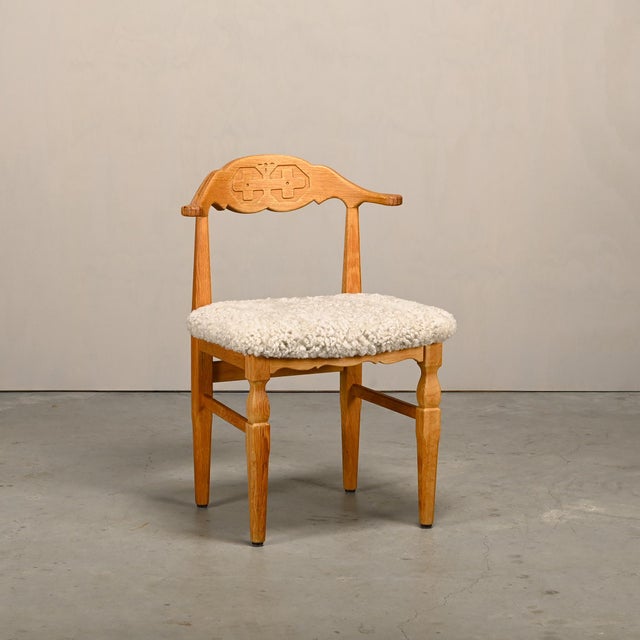 Brutalist Dining Chairs in Oak and Sheepskin from Henning Kjærnulf, Denmark, 1960s, Set of 8 For Sale - Image 11 of 18