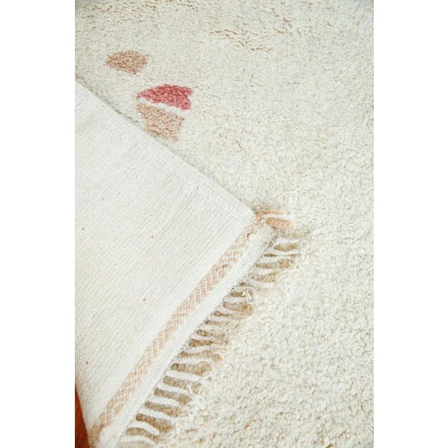 Handmade-To-Order Natural White Moroccan Wool Rug With Beige and Rose Pebble Pattern - 9x12 Ft For Sale - Image 12 of 13