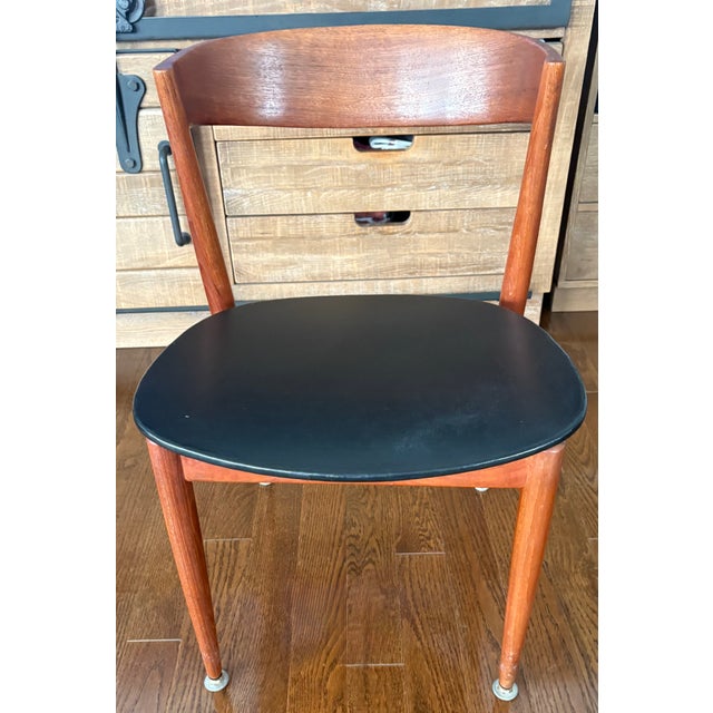These chairs exemplify the Mid-Century Modern Danish design movement of the 1950s-1970s, characterized by clean lines,...