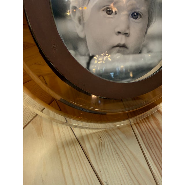 Transparent Italian Modernist Round Lucite Picture Frame, 1970s For Sale - Image 8 of 8