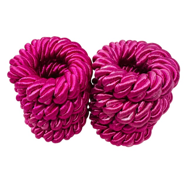Elevate your next dinner party with this vibrant set of vintage 1990s hot pink fabric napkin rings! This set of eight (8)...