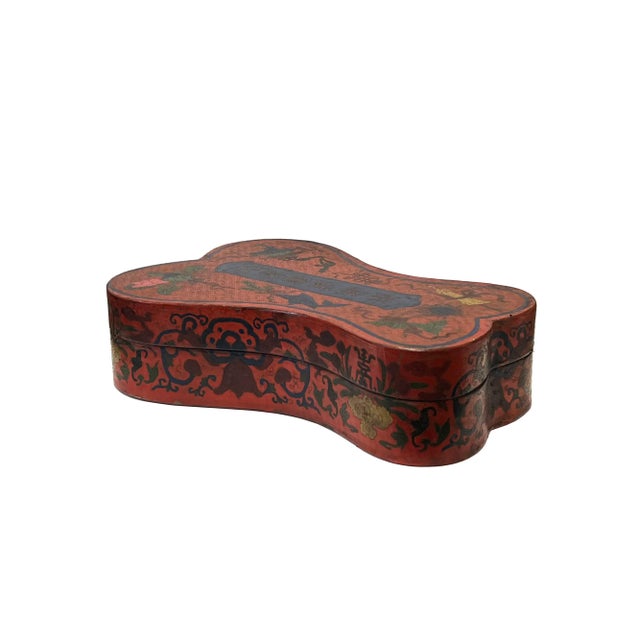 This is a handmade Chinese accent Chinoiserie decorative box made of wood and finished with a distressed brick red base...