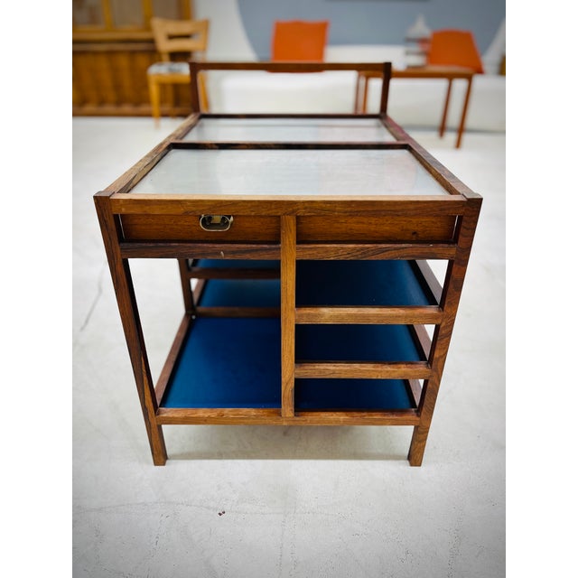 Built from premium Brazilian rosewood, the cart is famous for its multi-functional, high-tech top in two sections. It...