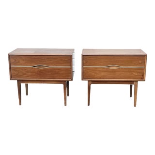 1970s Fine Pair Mid-Century Modern Sculpted Walnut & Brass Nightstands For Sale