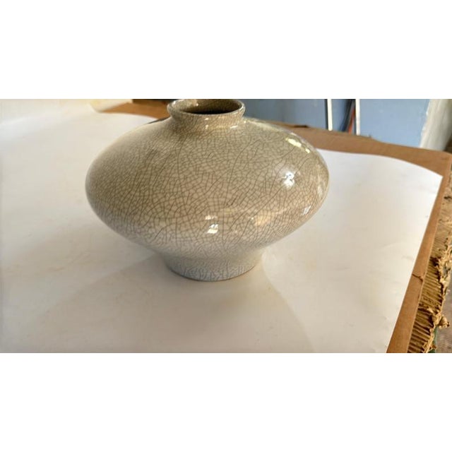 French Art Deco White Crackled Ceramic Vase, 1940s For Sale - Image 4 of 12