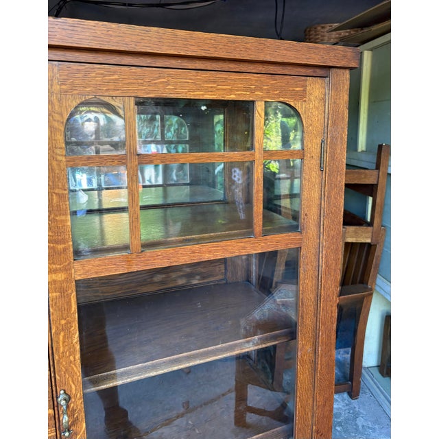 1910s Antique Arts & Crafts Mission Oak China or Display Cabinet For Sale - Image 5 of 10