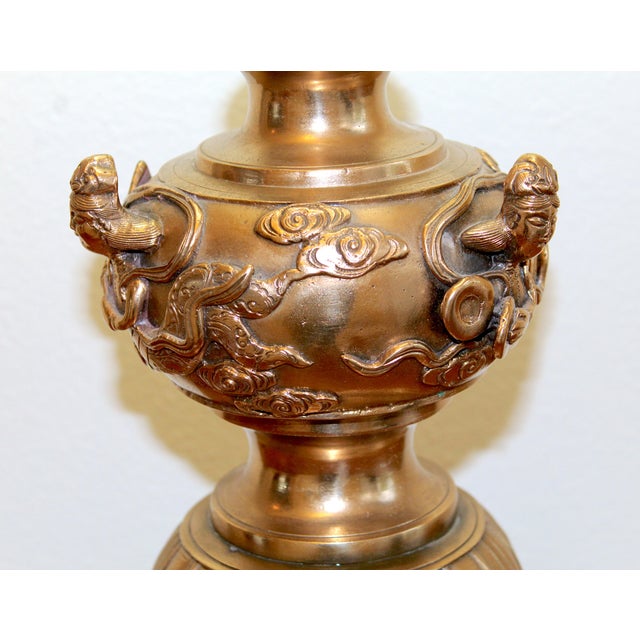 1970s Vintage Asian Figural Brass Table Lamp With Milk Glass Globe Shade – Hollywood Regency Chinoiserie Lighting For Sale - Image 5 of 16