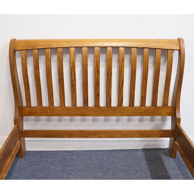 Late 20th Century Vineyard Furniture Solid Oak Early American Rustic Style Queen Size Slatted Bed For Sale - Image 5 of 9