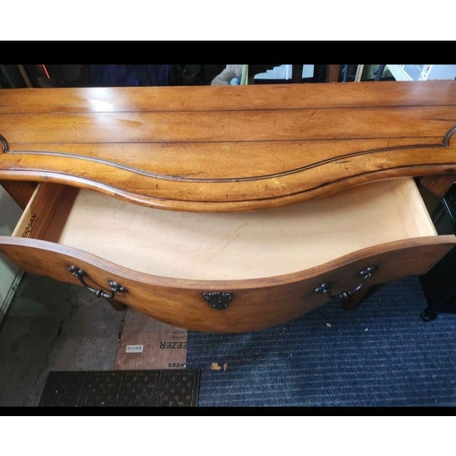Hekman Console Table For Sale In New York - Image 6 of 6