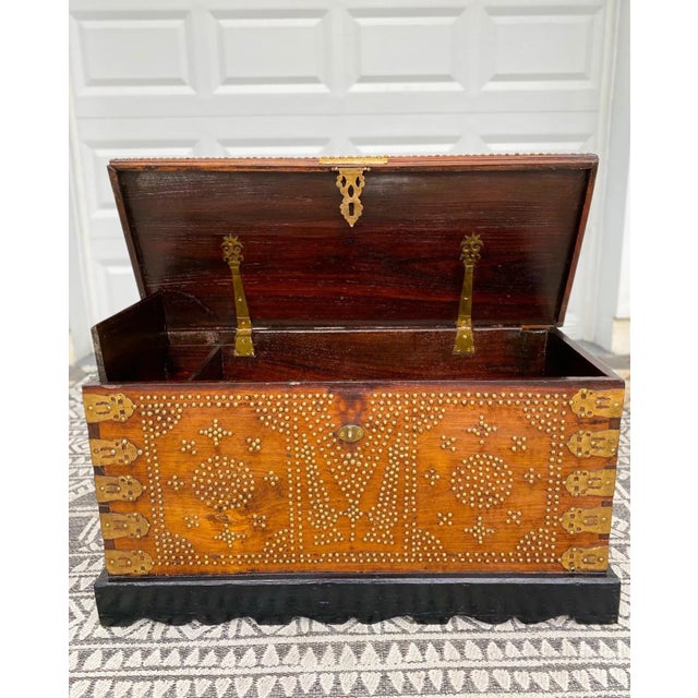 Antique 19th Century Zanzibar Chest in Teak Wood With Brass Overlay and Studs For Sale In Miami - Image 6 of 13