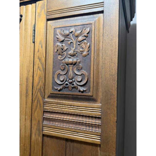 Early 20th Century Oak Edwardian Armoire For Sale In New York - Image 6 of 10
