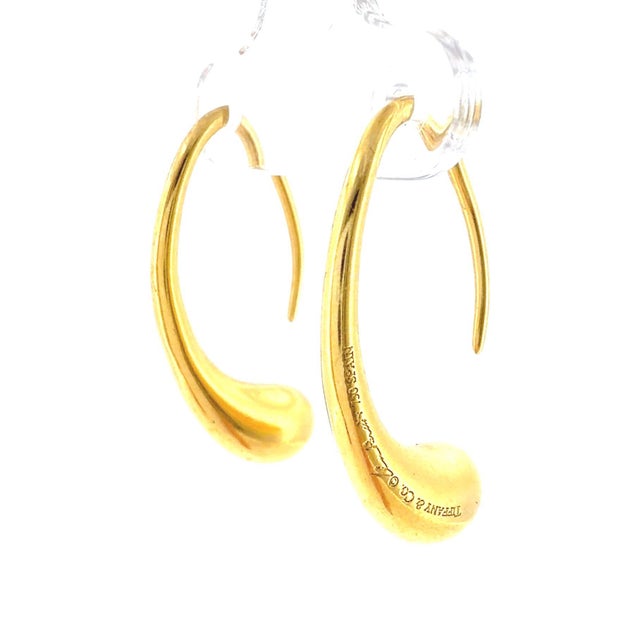 Elsa Peretti & Tiffany & Co. Tiffany & Co. Elsa Peretti Spain 18k Gold Teardrop Earrings For Sale - Image 4 of 8