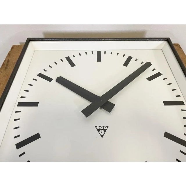 1960s Large Dark Grey Square Wall Clock from Pragotron, 1960s For Sale - Image 5 of 11
