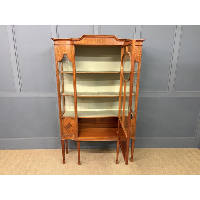 Yellow Inlaid Satinwood Display Cabinet from Maple & Co., 1900s For Sale - Image 8 of 18
