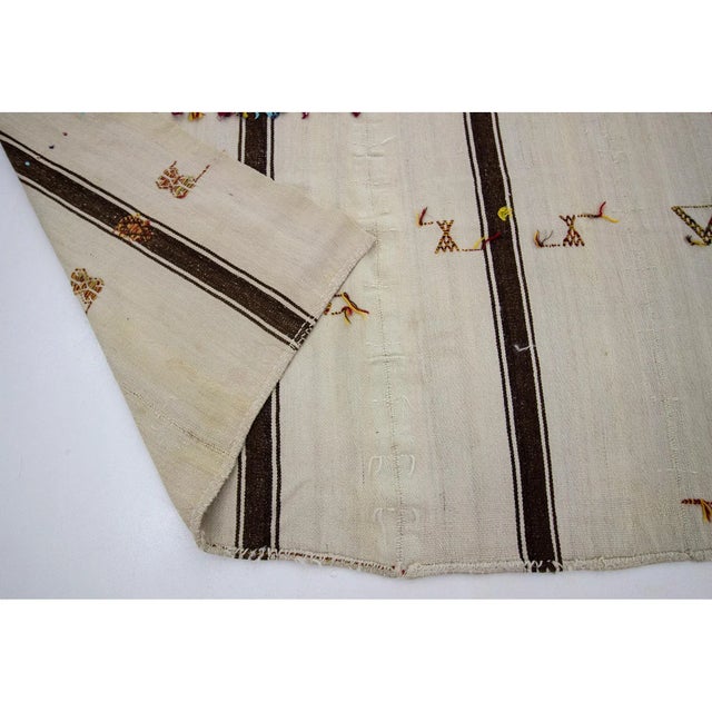 Mid 20th Century 1960s Vintage Turkish Kilim Rug- 6′7″ × 7′10″ For Sale - Image 5 of 7