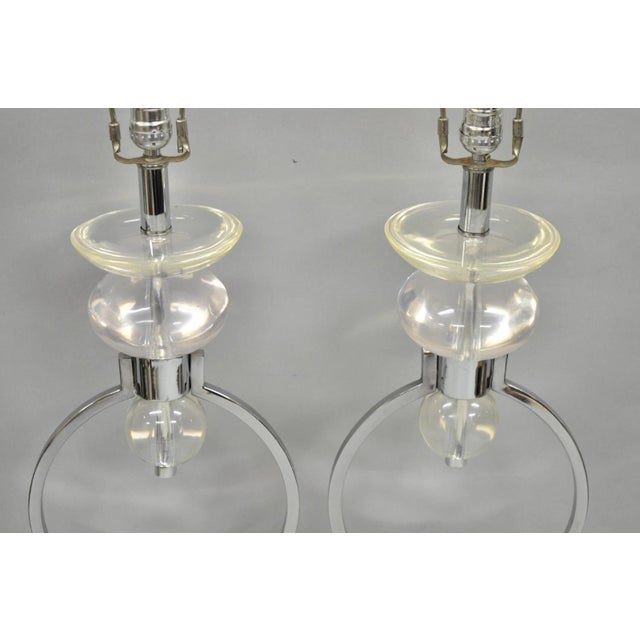 Vintage Postmodern MCM Hivo Van Teal Sculptural Lucite & Chrome Table Lamps Pair For Sale - Image 4 of 12