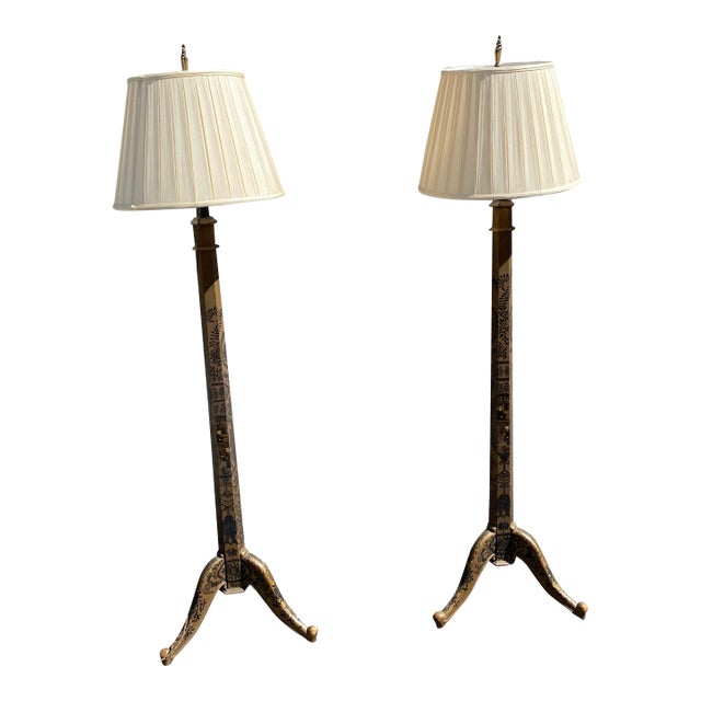 Early 20th Century Pair of Chinoiserie Floor Lamps With Silk Shades For Sale