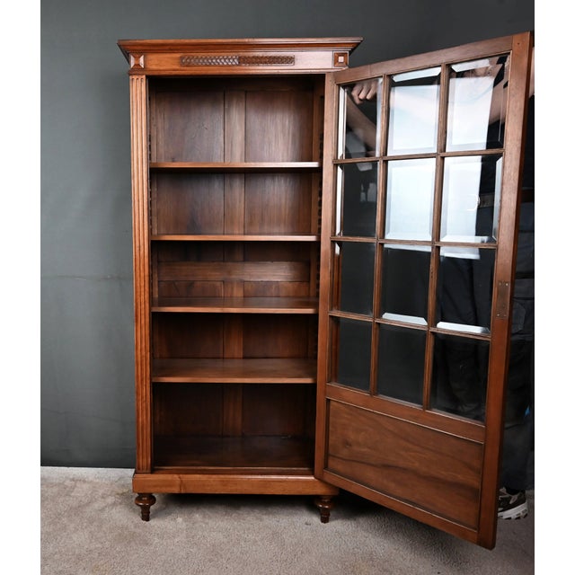 Early 20th Century Louis XVI Style Walnut Display Cabinet For Sale - Image 14 of 18