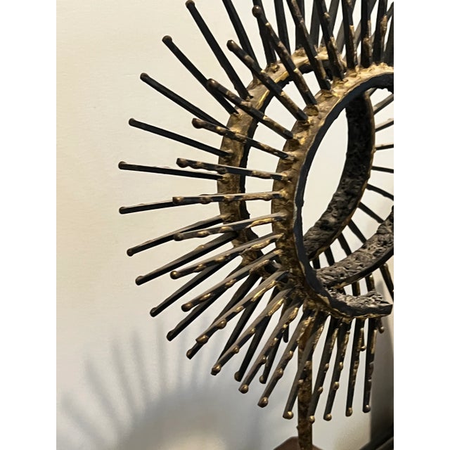 Mid-Century Brutalist Metal Sculpture – Geometric Spirals on Wood Base This striking mid-century brutalist sculpture is...