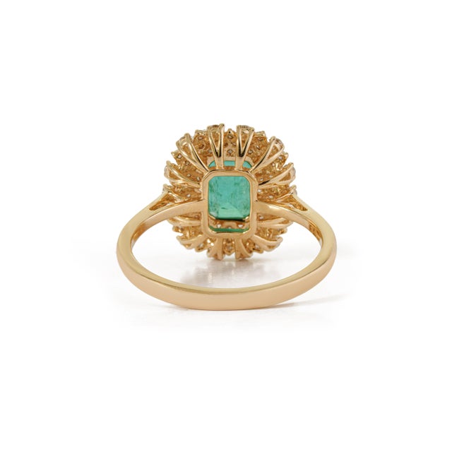 VRJewels Vintage Cluster Diamond 1.81 Carats Emerald Ring in 14k Gold Size 8, New For Sale - Image 10 of 18