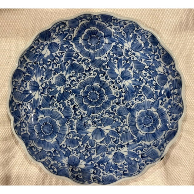 Early 20th Century Antique Blue and White Japanese Floral Plate With Scalloped Edge For Sale - Image 5 of 18
