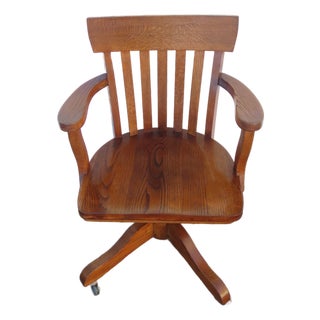 Early 1900s Tiger Oak Swivel Adjustable Office Desk Side Accent Chair 6663 For Sale