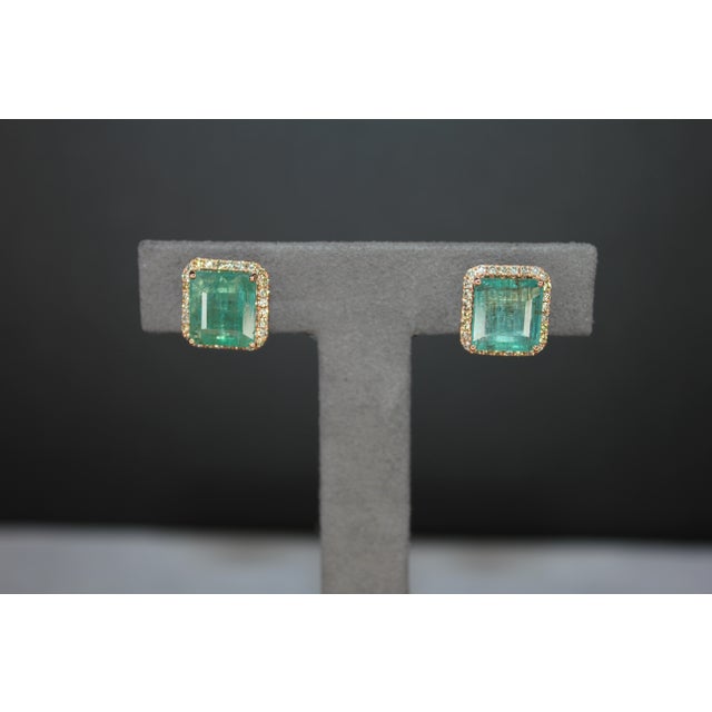 Contemporary Emerald Cut Green Emerald Diamond Halo Stud 18k Rose Gold Earrings, A Pair For Sale - Image 3 of 18