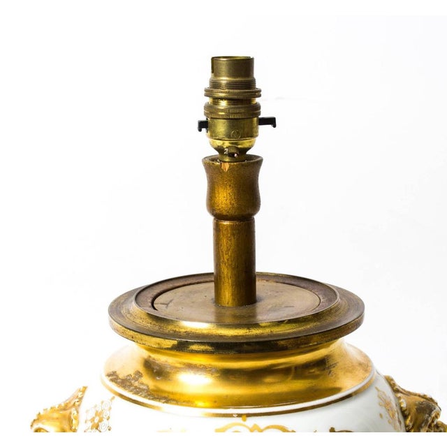 19th Century French Hand-Painted & Gilt Porcelain Table Lamp For Sale - Image 4 of 11